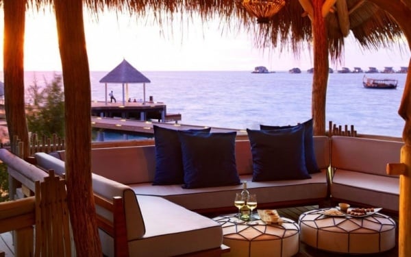 das viceroy luxushotel design auf den malediven sitzbereich