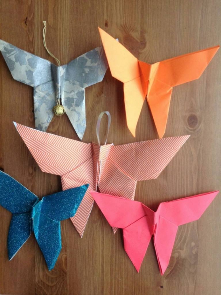 deko im kinderzimmer papier schmetterlinge bunt farben origami idee