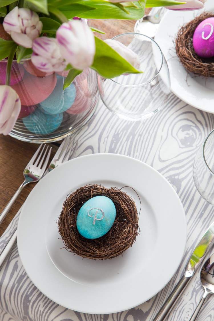 Frühling Tischdekoration mini-nest-blau-bemaltes-ei-buchstabe-aufkleber