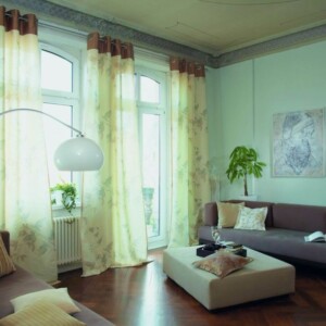 gardinen für das wohnzimmer transparent gelb pastell wandfarbe hellblau
