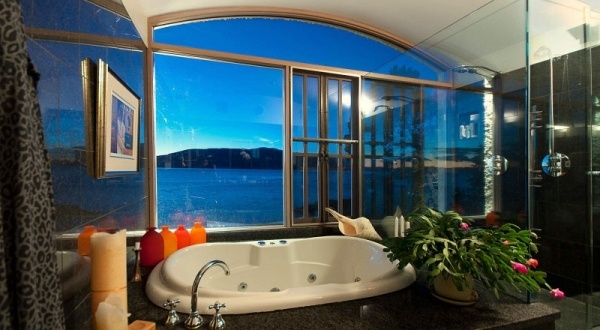 haus wasser mit atemberaubenden panoramablick badezimmer