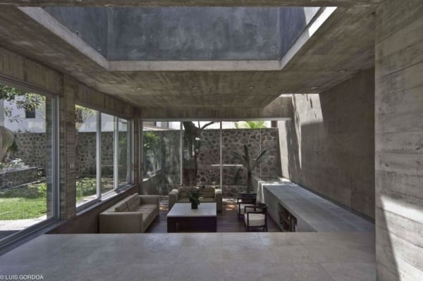 haus aus beton und glas mit modernem design wohnzimmer