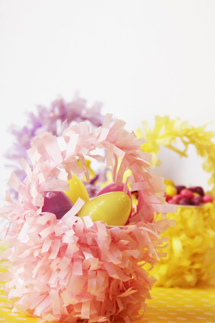 ideen für osterkorb mini-papier-plastik-eier-pastellfarben