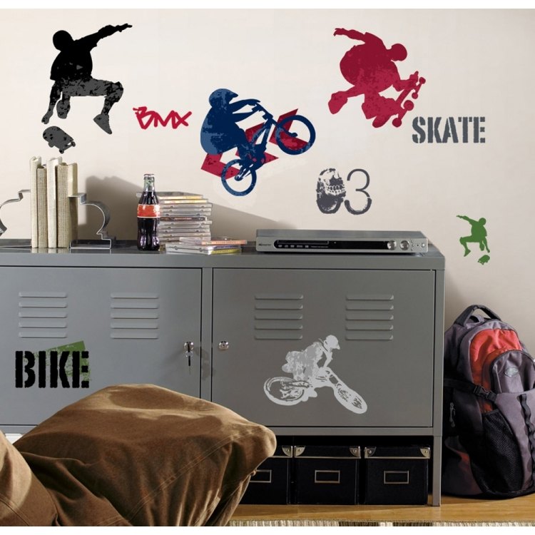 kinderzimmer-einrichten-sport-thema-fahrrad-fahren-skateboard-moebel-jugendlich