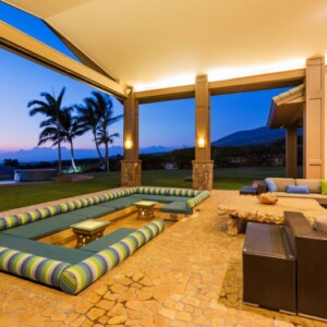 lounge möbel terrasse idee blau sitzpolster eingelassen streifen gruen