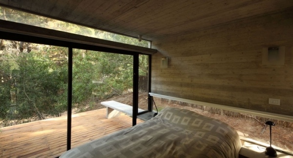 modernes ferienhaus aus glas und holz schlafzimmer