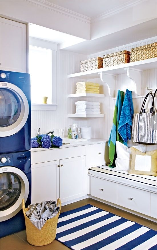 moderne Wascküche blau-weiß Teppich Einrichtungsideen