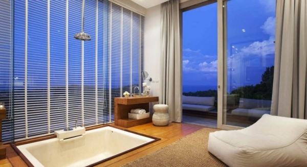 luxus villa mit exotischem interieur badewanne