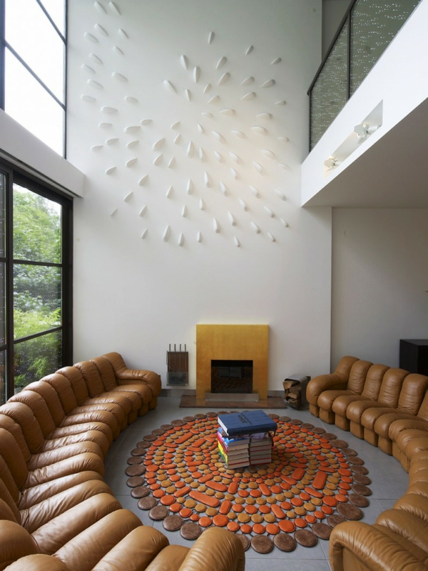 modernes Wohnzimmer-großes Sofa-oranges Teppich
