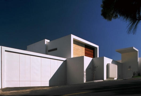 modernes würfelhaus mit geometrischen formen garage