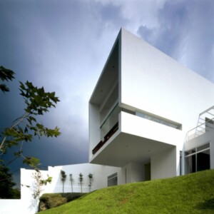 modernes-würfelhaus-mit-geometrischen-formen-kubus