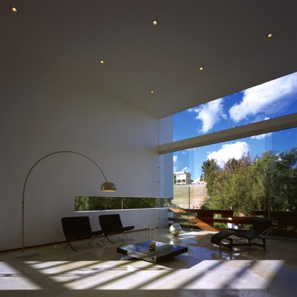würfelhaus mit geometrischen formen panoramafenster