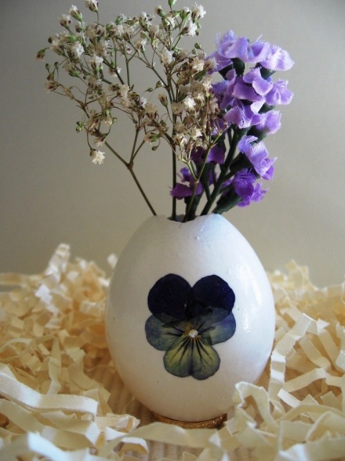 ideen für osterdeko für vase aus eierschale anmalen