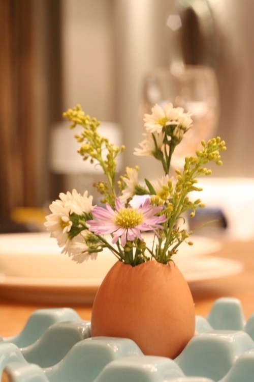 ideen für osterdeko für vase aus eierschale gelb