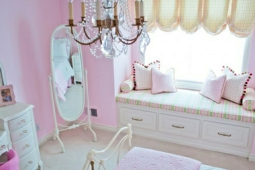 rosa Mädchenzimmer-klassische Einrichtung