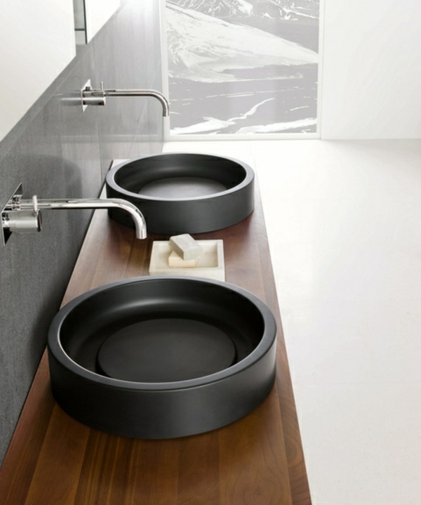 runder Waschbecken-minimalistisches Interieur