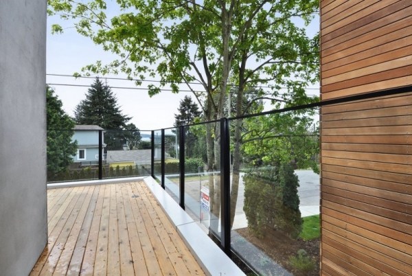 strandhaus mit umweltfreundlichem design für nachhaltigkeit glasgeländer