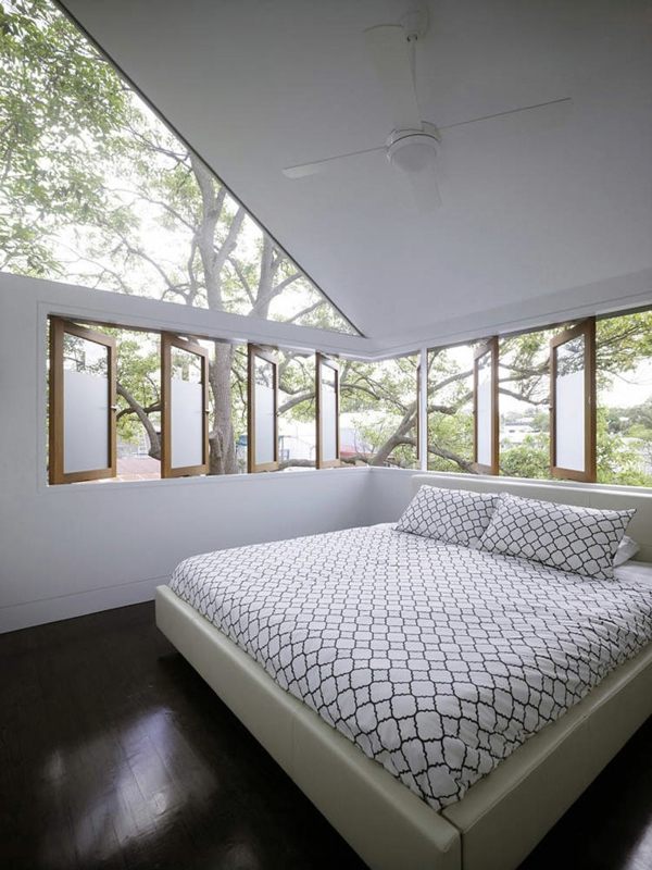 weißes Schlafzimmer-Dachsrchräge