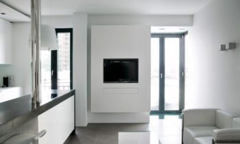 Apartment-komplett-schwarz-weiß-wohnbereich-wand-tv