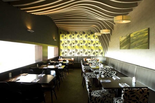 Deckengestaltung modern-Rosso Restaurant-Haptische Oberfläche