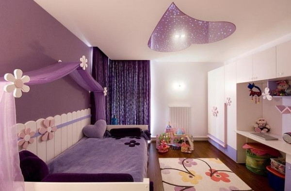 Kinderzimmer lila farbschema mädchen herz glitzer