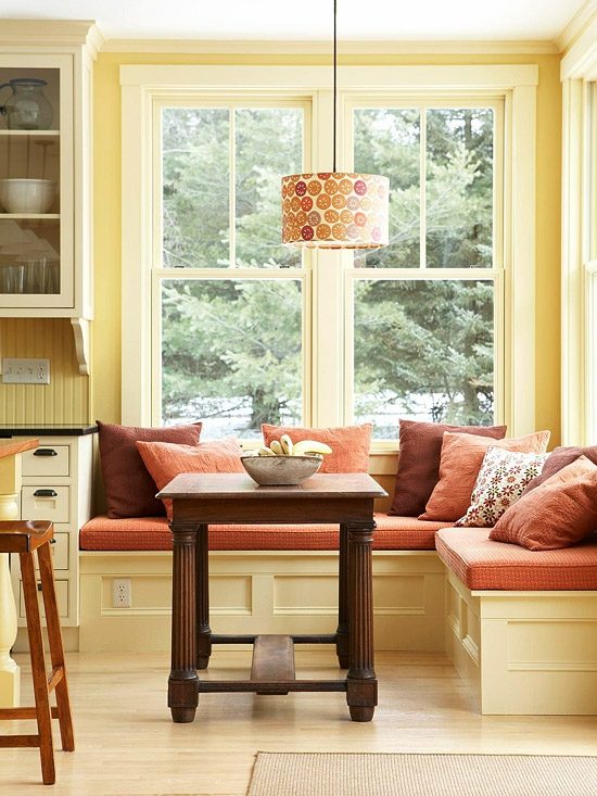 Fensterbank orange Farbe- gelbe Küche Wandfarbe