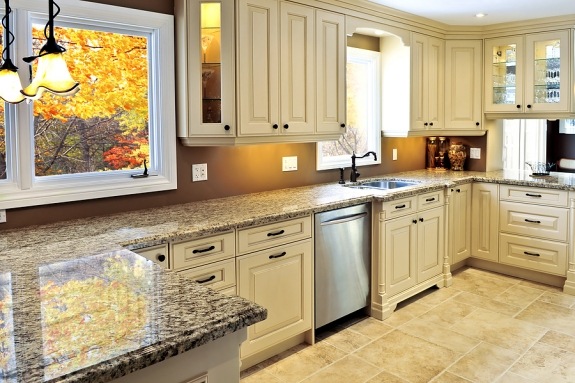 Granit Küchenplatte-Einrichtung Ideen-weiße Küche