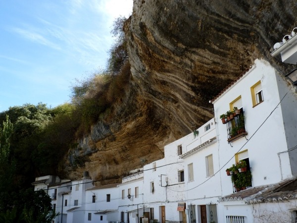 Haus mit Felsdach-Spanien