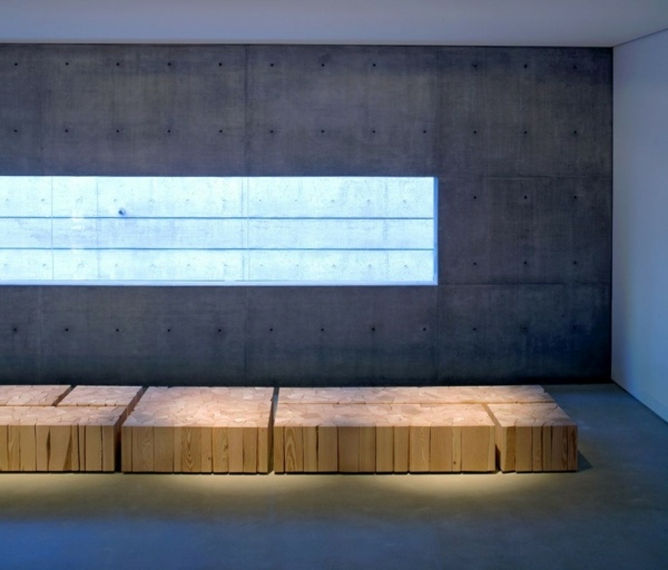 Holz Bank moderne Kunst Ausstellung