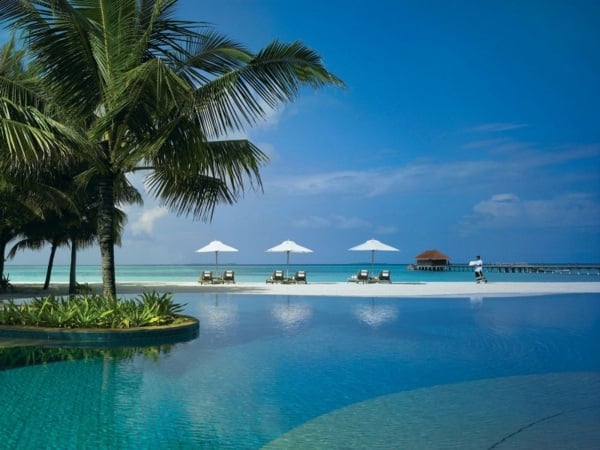 Kanuhura Malediven Sonnenschirme Aussicht