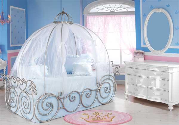 Kinderzimmer Kinderbett-Kutsche süße Prinzessin 