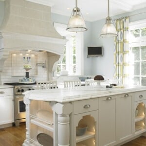 Klassische Küchen einrichtung-in Weiß Pendelleuchten