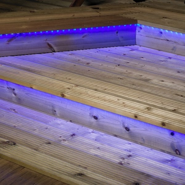 LED Leisten anwendung treppen beleuchtung blau