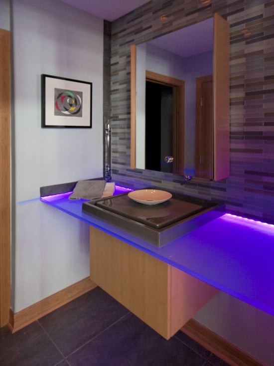  Leisten badezimmer waschtisch lila beleuchtung