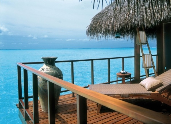 Luxus Villa mit Meerblick-Terrasse Sonnenliege Bodenvase
