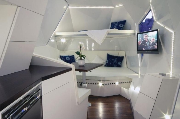 Mehrzeller caravan innendesign facettirt futuristisch weiß
