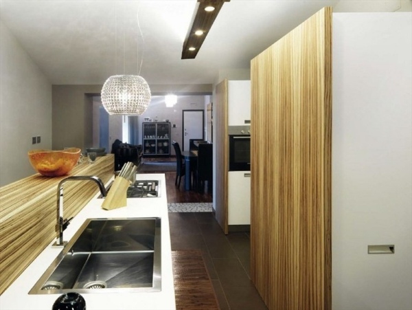 Moderne Küche mit Holzoptik-TM Kochinsel Design