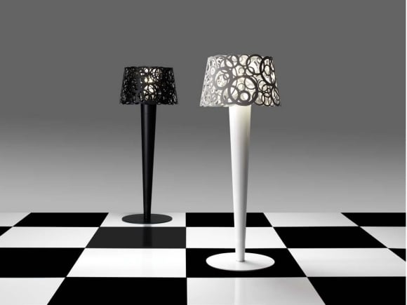 Moderne Stehlampen-weiß schwarz-Bysteel Italein