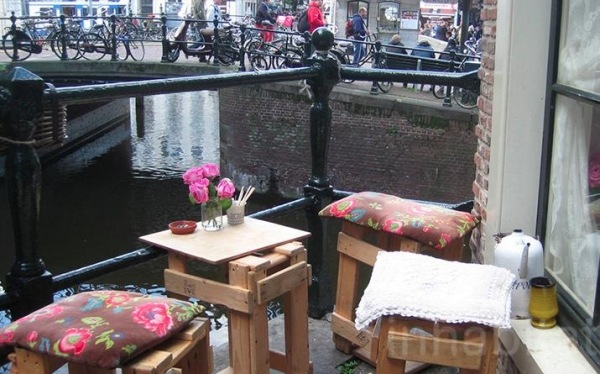 Möbel Europaletten outdoor stühle bäckerei amsterdam