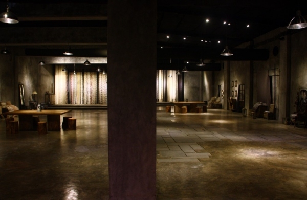 Showroom Interieur Design poliertes beton säule
