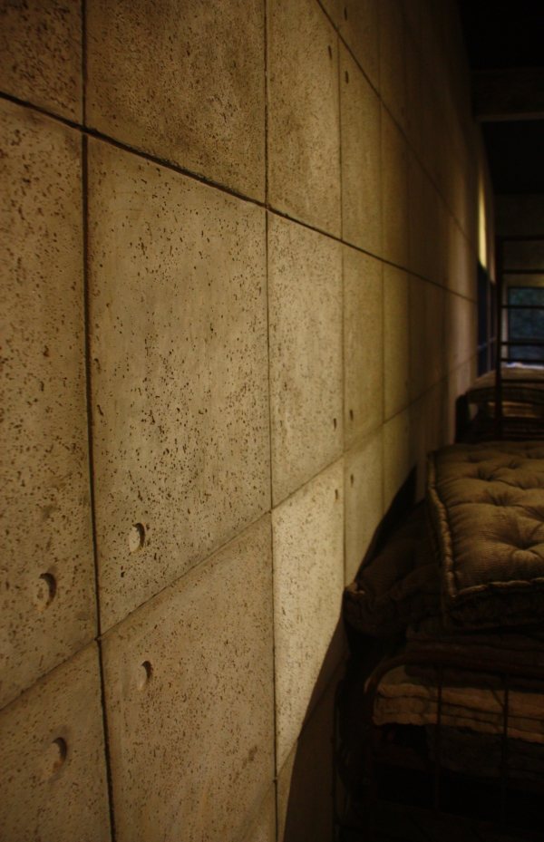 Showroom Interieur Design studio823 betonfliesen wandverkleidung