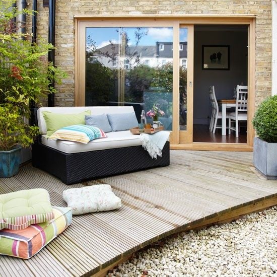 Tipps Energiesparen im garten terrasse holzdeck lounge sofa
