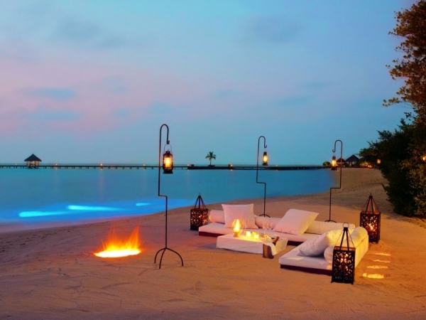 Traumreisen Taj Exotica-Malediven Strand-Lounge