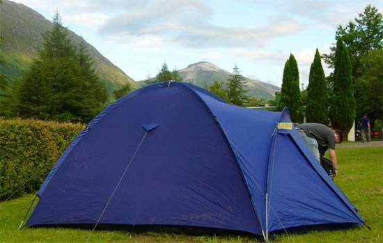 Zelt richtig einbauen Pflegen Reinigen Camping Wald