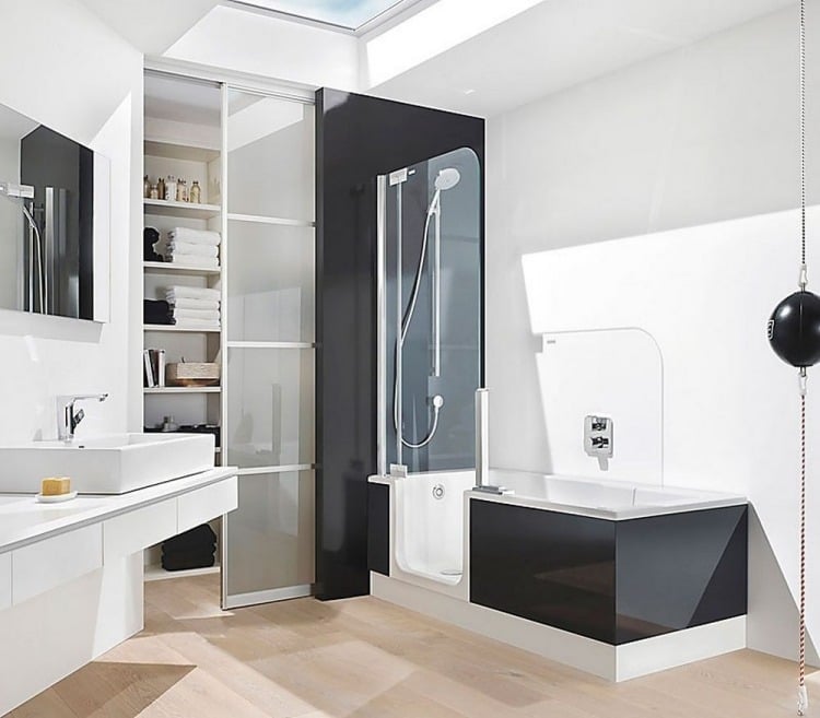 badewanne-dusche-modern-design-schwarz-weiss-einbauschrank-schiebetuer