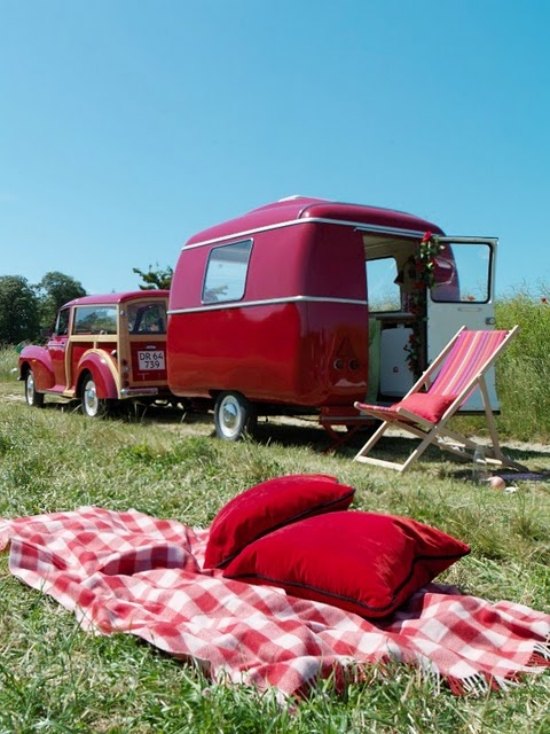 checkliste für camping mit wohnwagen rote dekoration