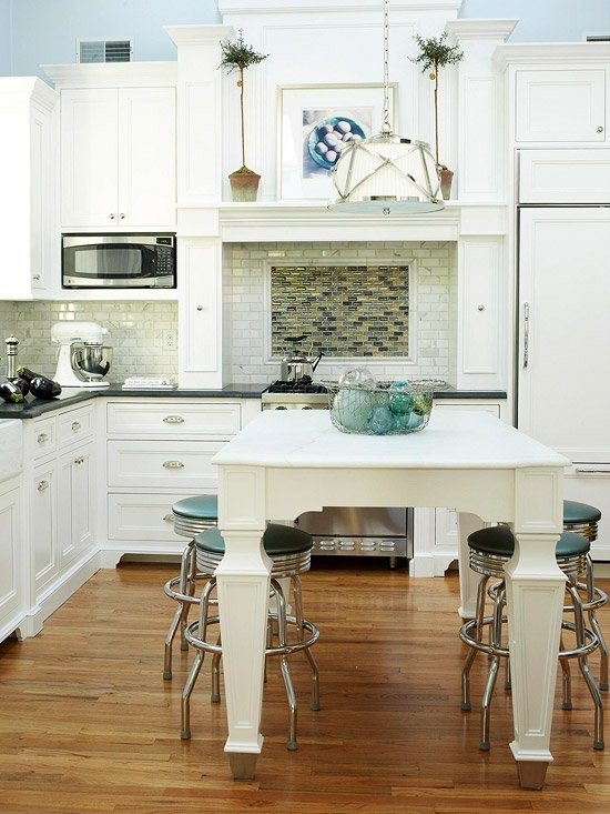 gemütliche Küche weiße Farbe Spiegel 