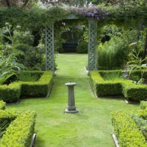 geometrische Form Rasen englischer Garten Stil