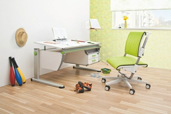 grasgrünes Kinderzimmer Schreibtisch 