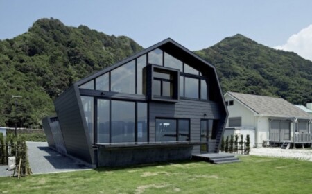 haus-mit-geometrischen-formen-in-japan-fassade